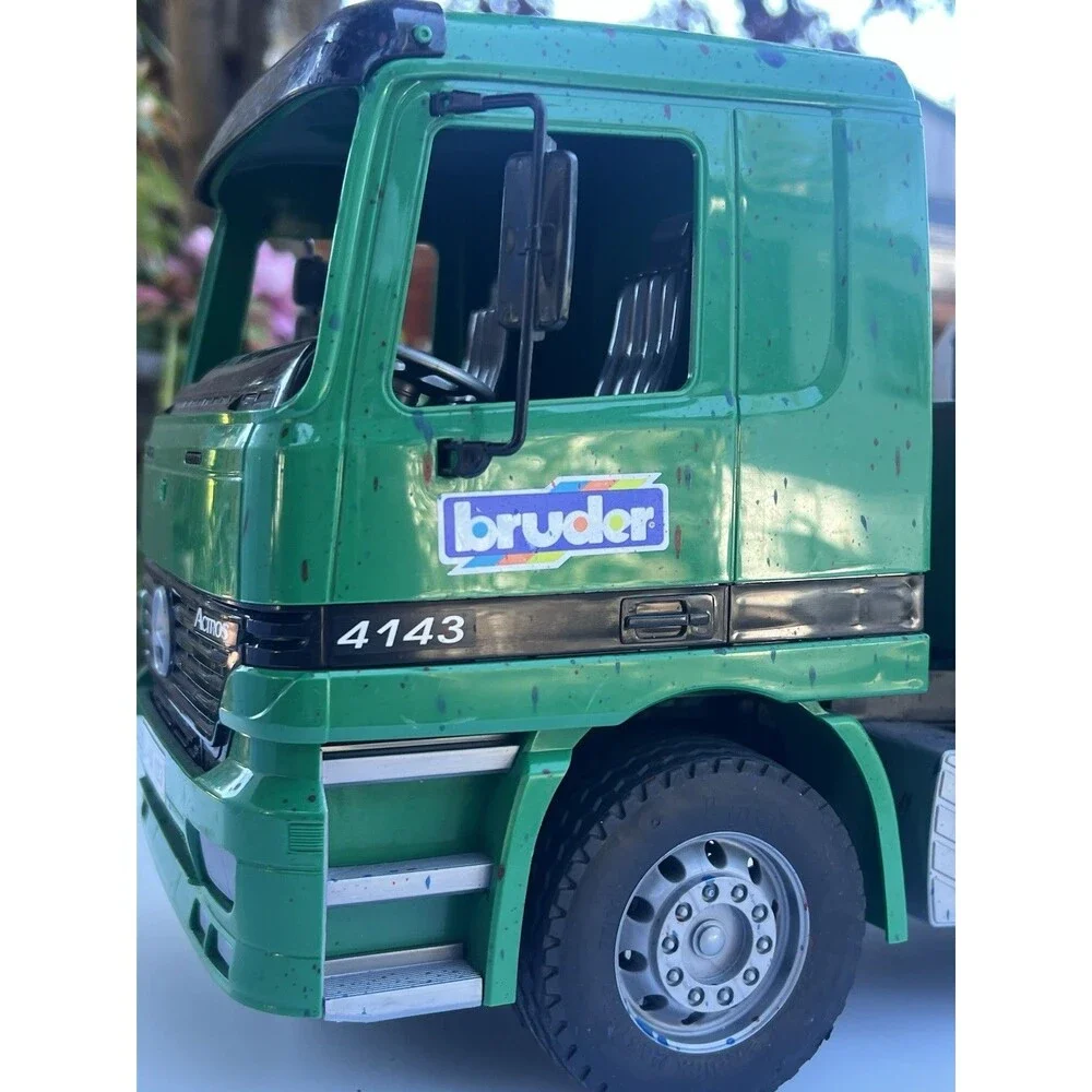 vintage 2001 Bruder Mercedes-Benz Actros Timber/Logging Truck (Model 4143